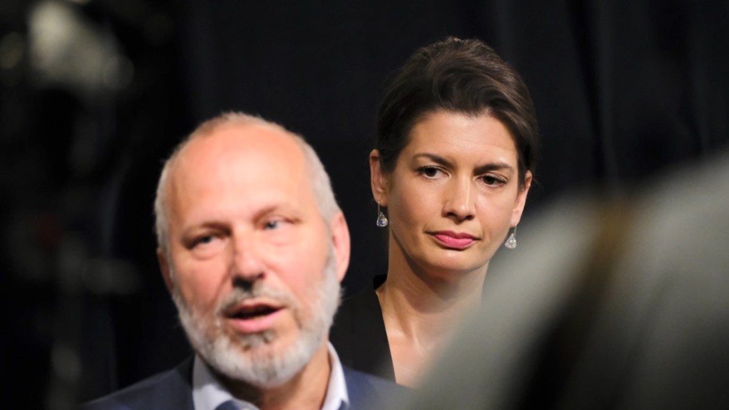 Michel Leblanc, président de la Chambre de commerce métropolitaine de Montréal, et Geneviève Guilbault, ministre des Transports.