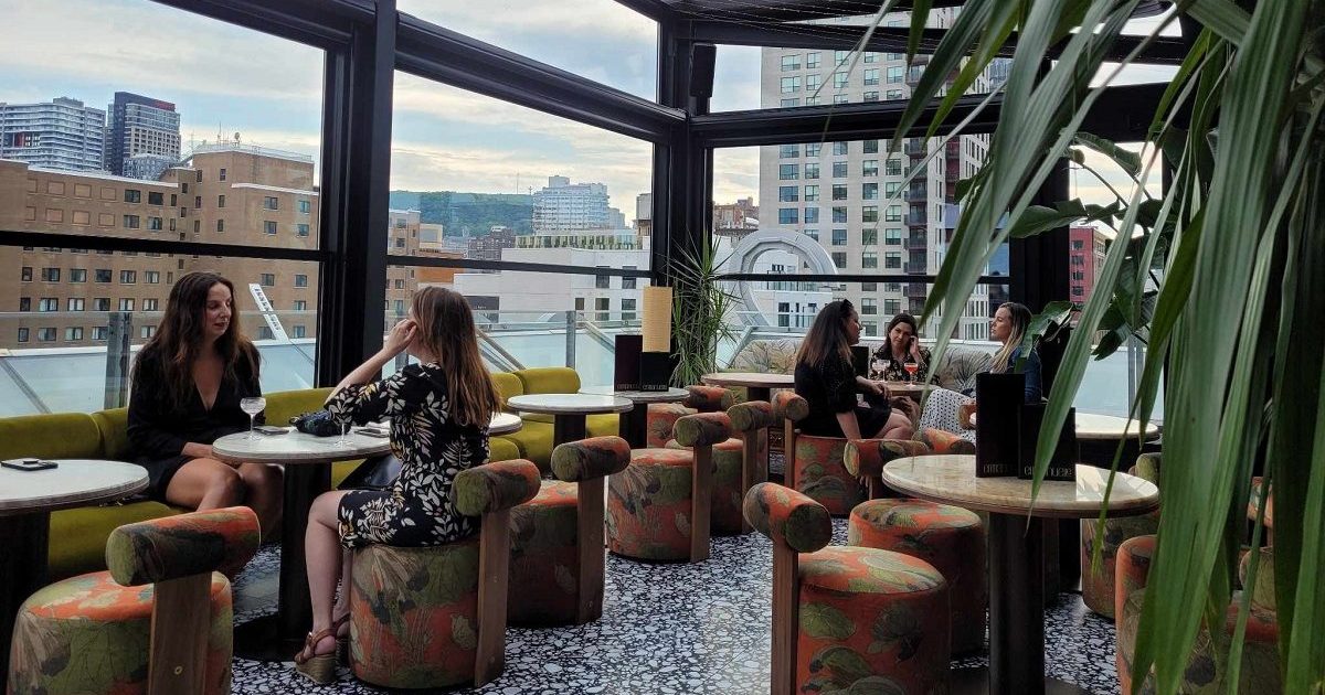 Emmanuelle un lounge surplombant le Quartier des spectacles