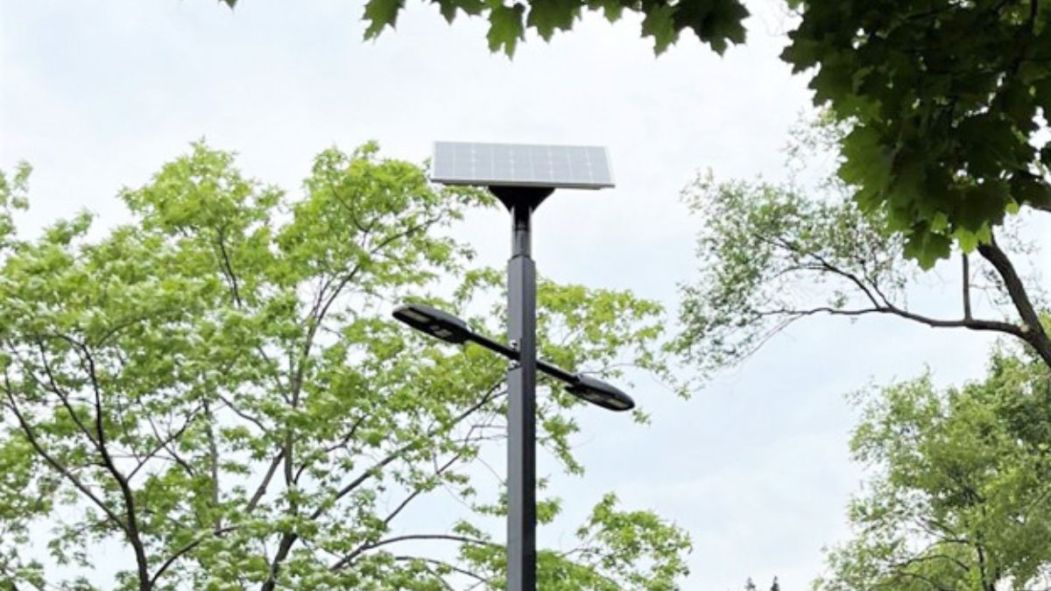 Saint-Laurent installe ses premiers lampadaires solaires