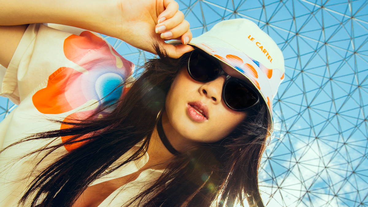 Le Cartel et Osheaga lancent en tandem une toute nouvelle collection capsule de vêtements décontractés à motifs estivaux et aux couleurs vibrantes.