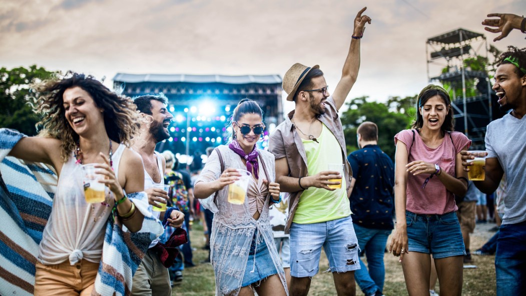 Alcool dans les festivals: le défi d’abreuver des milliers de personnes