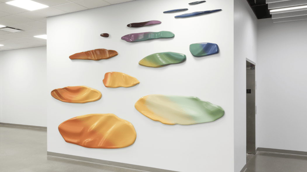 L'oeuvre Archipel installée dans le centre aquatique de Rosemont.