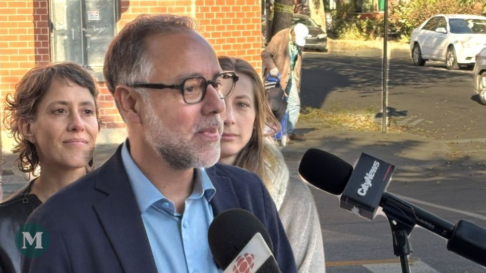 Luc Rabouin avec quelques candidats de Projet Montréal.