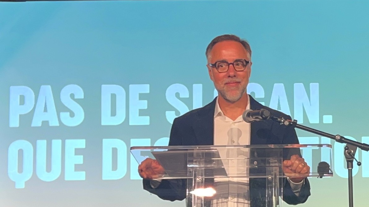 Luc Rabouin lors de son discours de défaite à la suite des élections municipales du 2 novembre 2025.