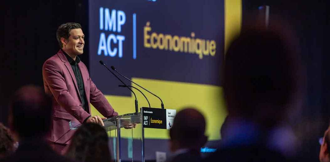 Stéphane Boyer, maire de Laval, sur la scène de la Grande Rencontre IMPACT Économique.
