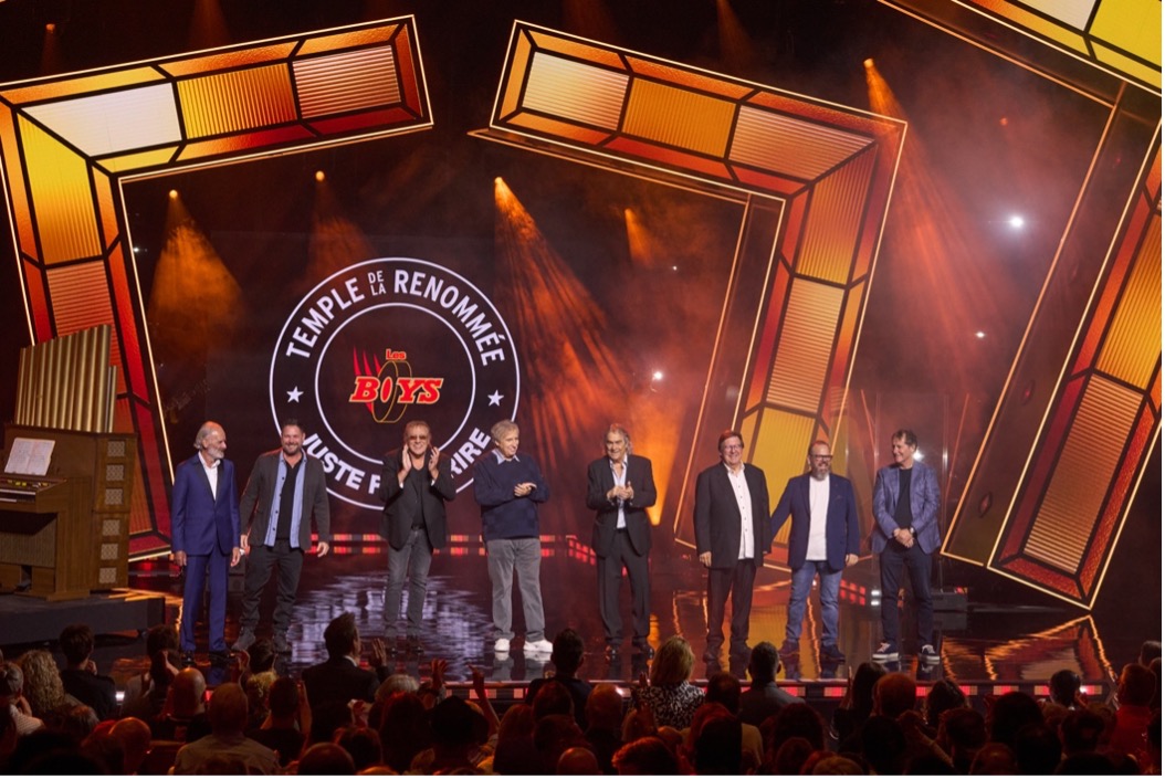 les comédiens de Les Boys sur scène lors de leur intronisation au Temple de la renommée Juste pour rire au Théâtre Maisonneuve.
