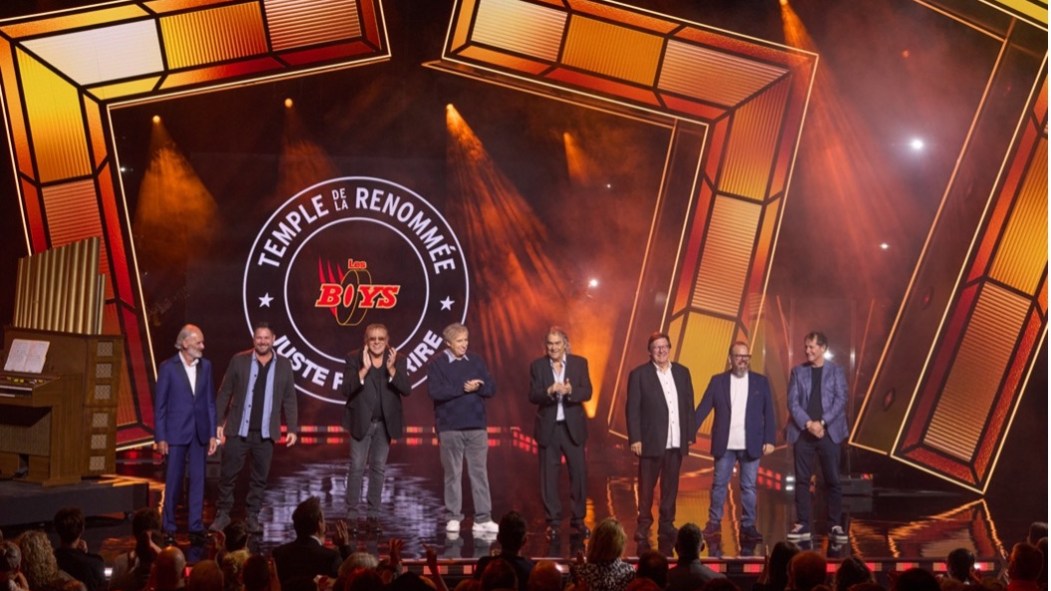 les comédiens de Les Boys sur scène lors de leur intronisation au Temple de la renommée Juste pour rire au Théâtre Maisonneuve.