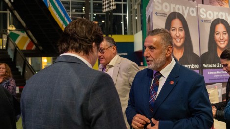 Jim Beis, maire de Pierrefonds-Roxboro, lors du rassemblement électoral d'Ensemble Montréal