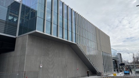 Station Deux-Montagnes du REM, vue de l'extérieur.