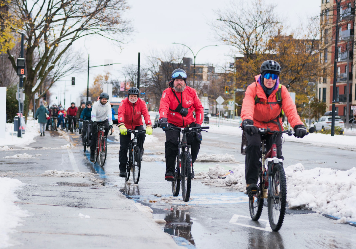 Des cyclistes parcourent le trajet du futur REV Henri-Bourassa.