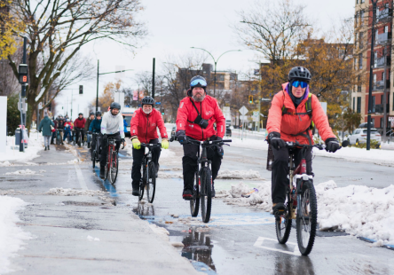 Des cyclistes parcourent le trajet du futur REV Henri-Bourassa.
