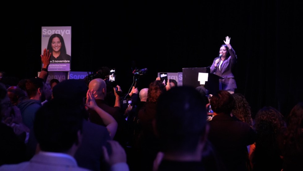 Soraya Martinez Ferrada lors de son discours de victoire à la suite des élections municipales du 2 novembre 2025.