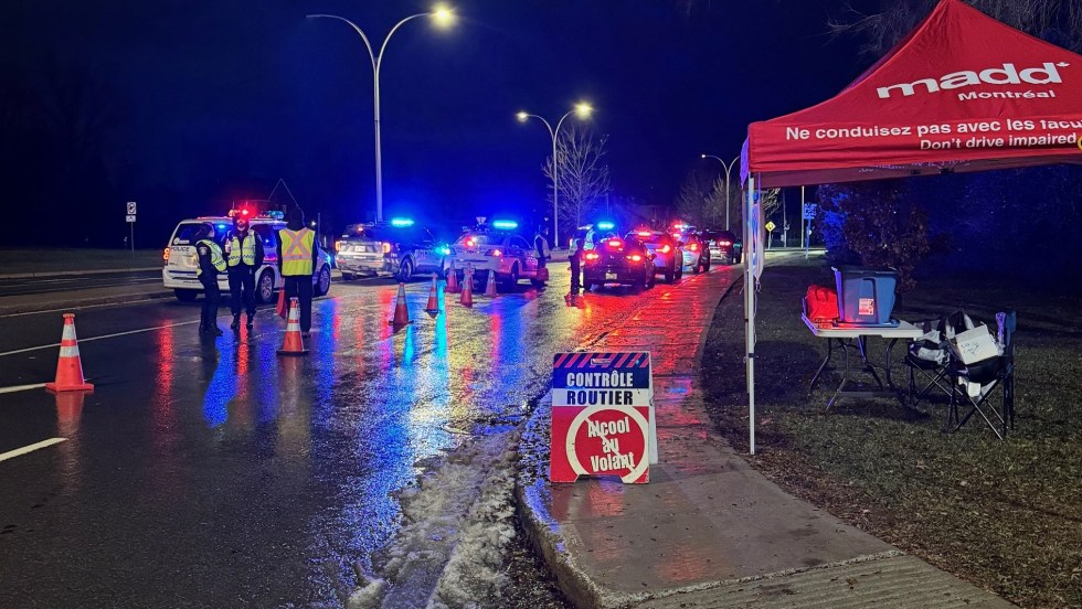 Des véhicules de police lors d'une opération contre l'alcool au volant.