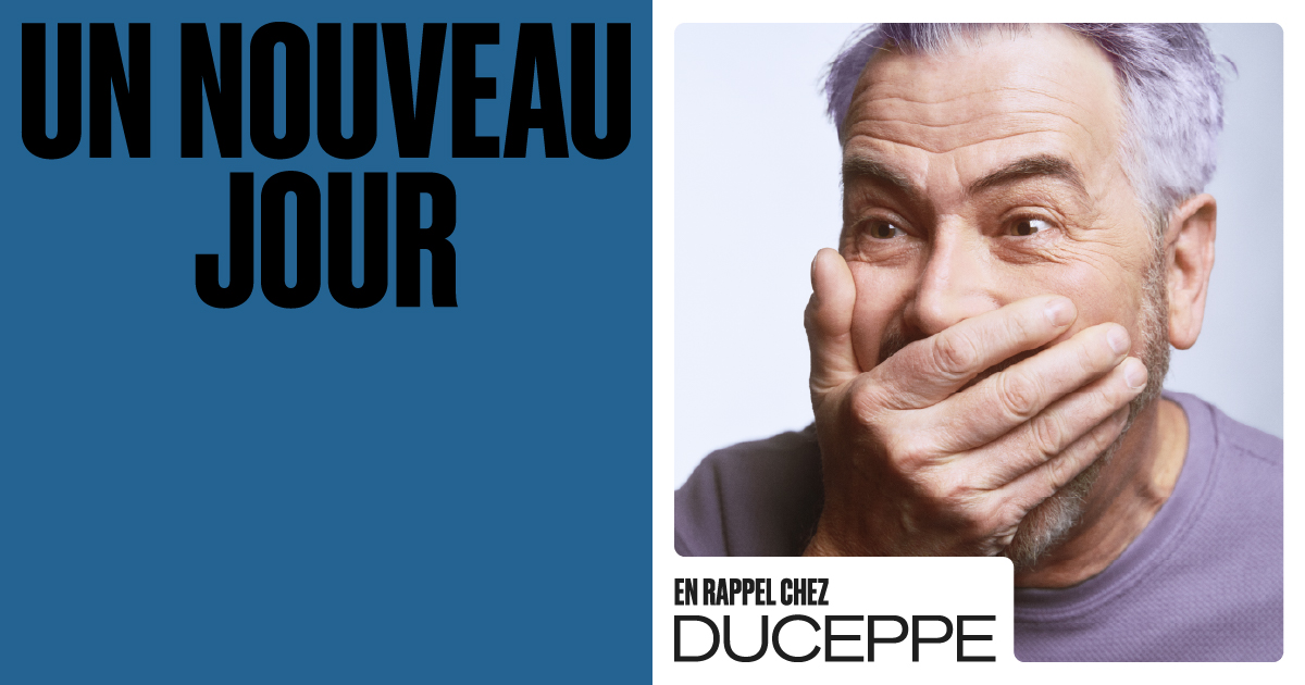 Un homme dans la cinquantaine porte une main à sa bouche pour l'affiche de la pièce de théâtre Un nouveau jour.