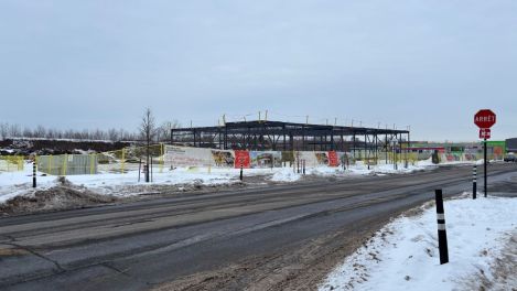 Chantier des commerces en développement sur le terrain de Sobeys au Faubourg Contrecoeur.