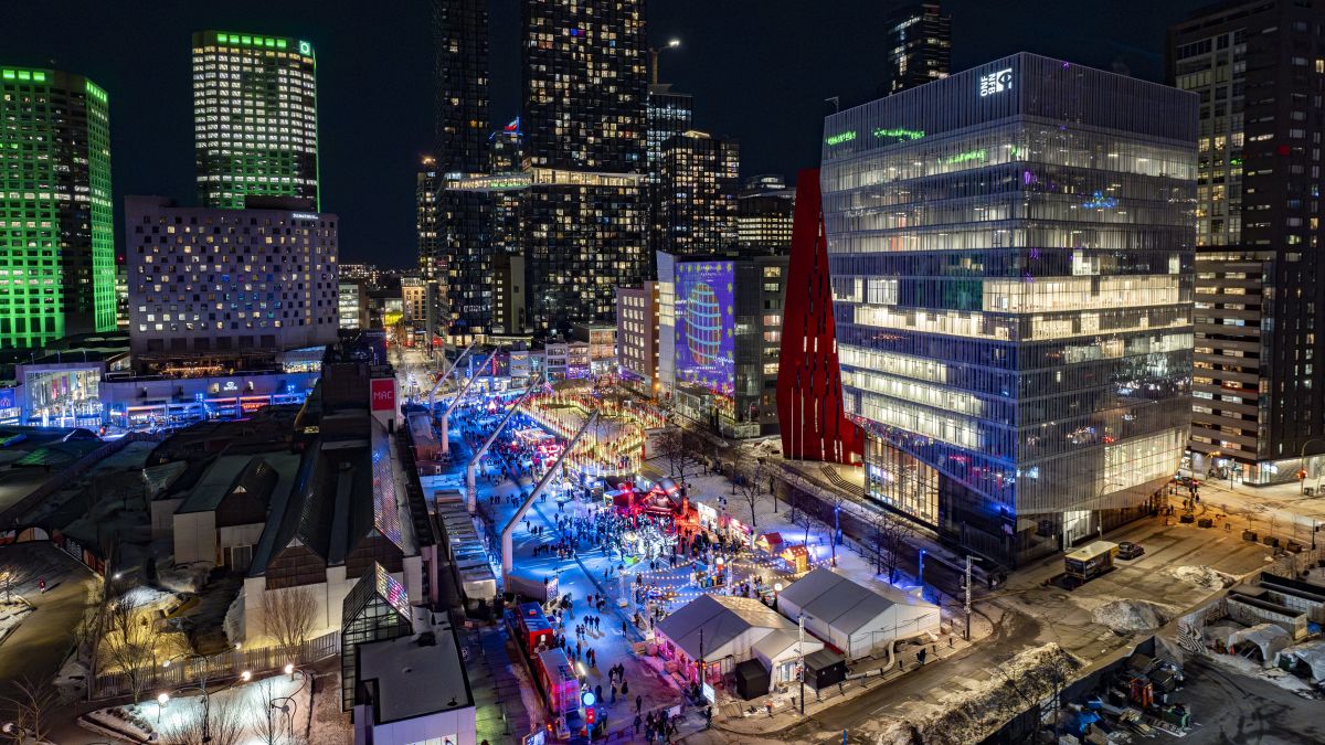 Photo aérienne de Montréal en Lumière en 2025.