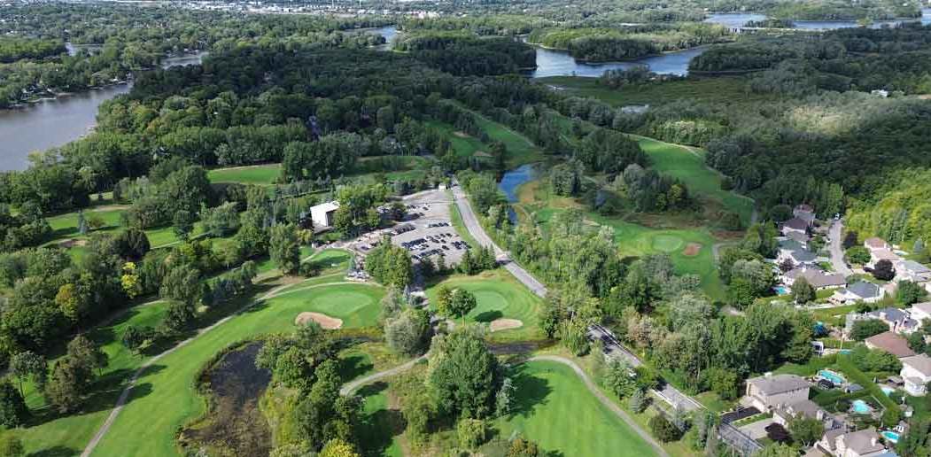Vue aérienne du Golf Ste-Rose, à Laval.