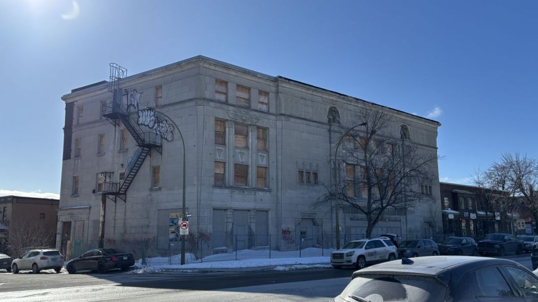 Le bâtiment du théâtre Empress, en hiver.
