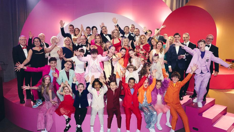 Une foule d'enfants et d'adultes en habits pour le Grand Bal du CHU Sainte-Justine.