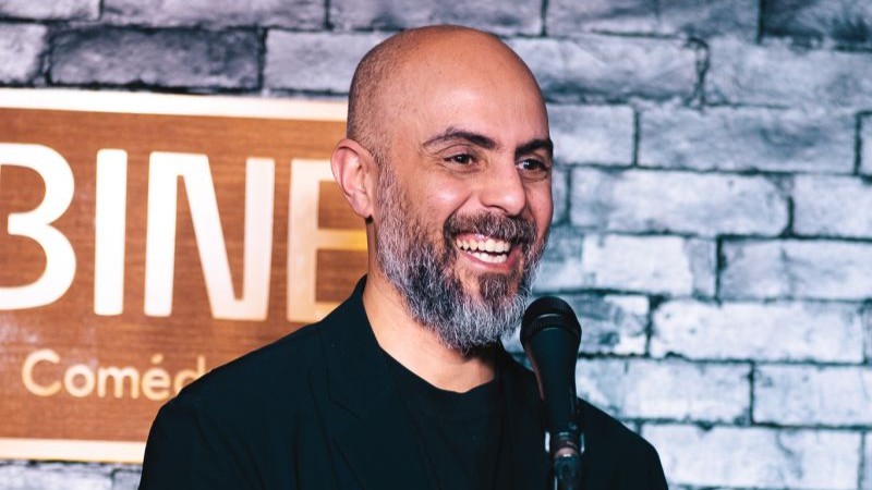 Radi, propriétaire et cofondateur de La Cabine Comédie Club.