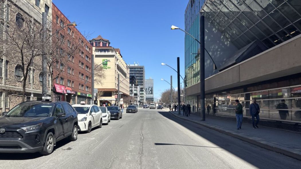 L'avenue Viger Ouest, à la hauteur de la rue Côté, près du Palais des Congrès.