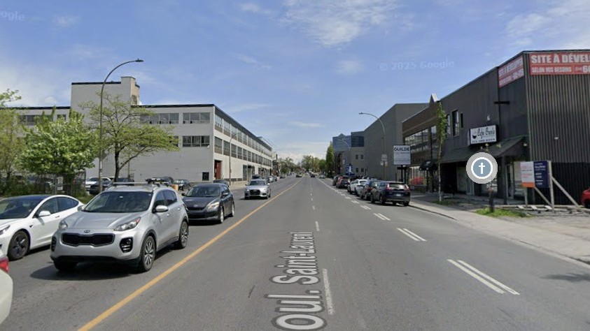 Capture d'écran de Google Street View montrant le boulevard Saint-Laurent au nord de la rue Legendre, dans Ahuntsic-Cartierville.