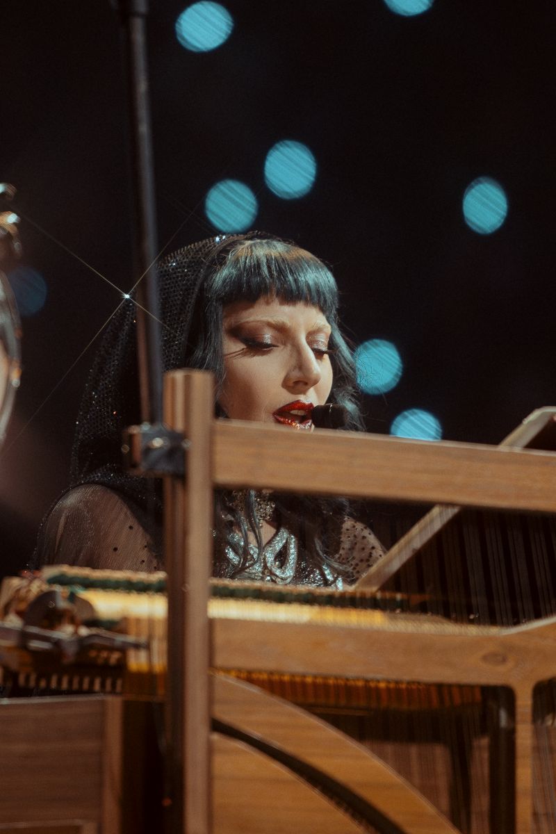 Lady Gaga pendant le spectacle The Mayhem Ball, &agrave; Paris en novembre 2025.