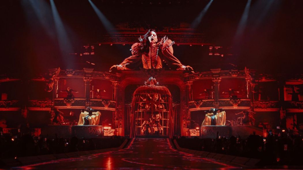 Le spectacle de Lady Gaga, The Mayhem Ball, à Paris en novembre 2025.