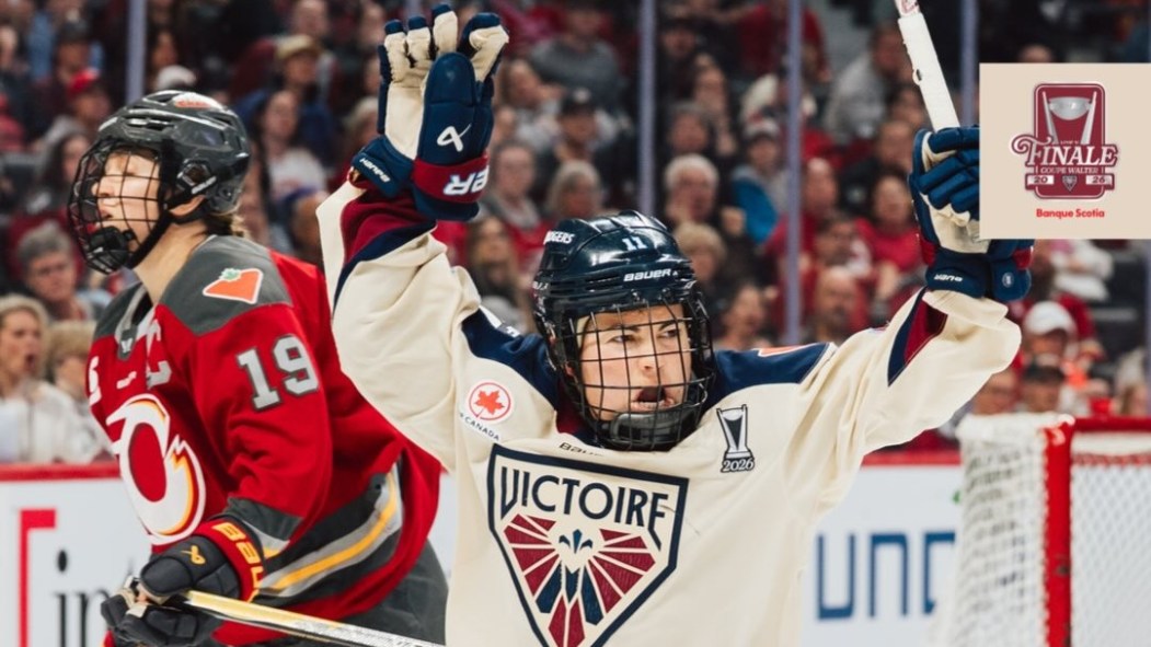 Abby Roque du Victoire de Montréal célèbre un but contre le Charge d'Ottawa.