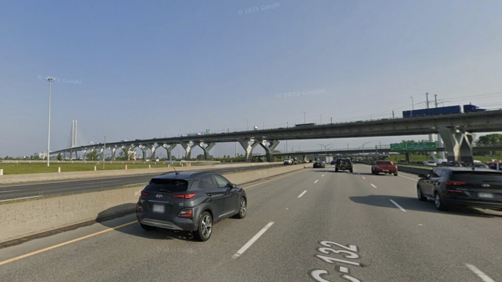 Capture d'écran de Google Street View montrant l'autoroute 15 à Brossard, à l'approche du pont Samuel-de-Champlain.