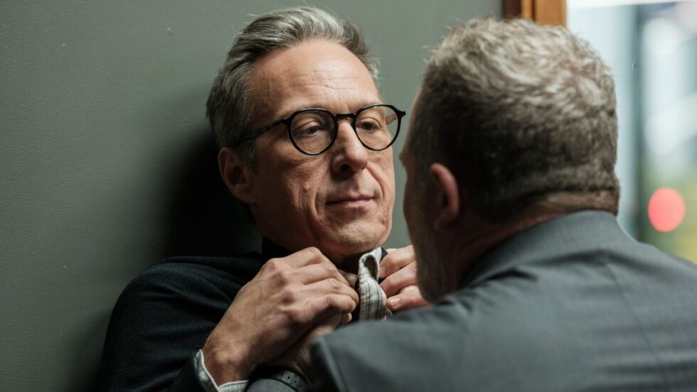Pierre-François Legendre dans une scène de la série Plan B.