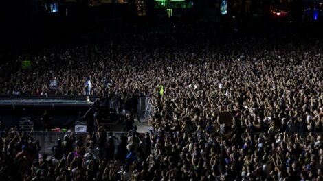 Une foule au spectacle de Billie Eilish à Osheaga en 2023.