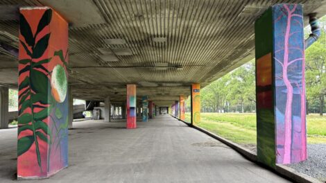 La galerie d'art sous l'autoroute 40, près de la TOHU.