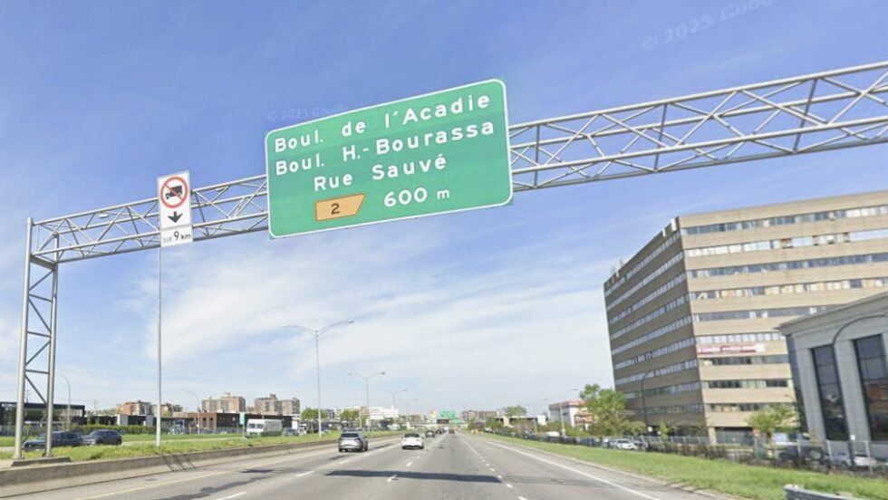 Capture d'écran Google Street View montrant l'autoroute 15 Nord à l'approche de la sortie pour la rue Sauvé.