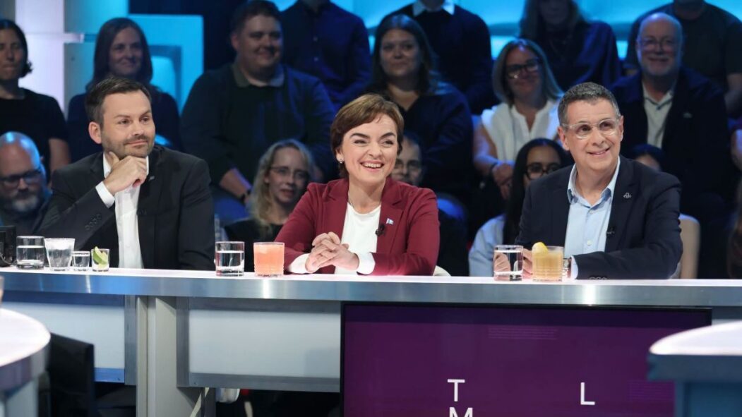 Les chefs de partis Paul St-Pierre Plamondon, Christine Fréchette et Éric Duhaime sur le plateau de TLMEP.