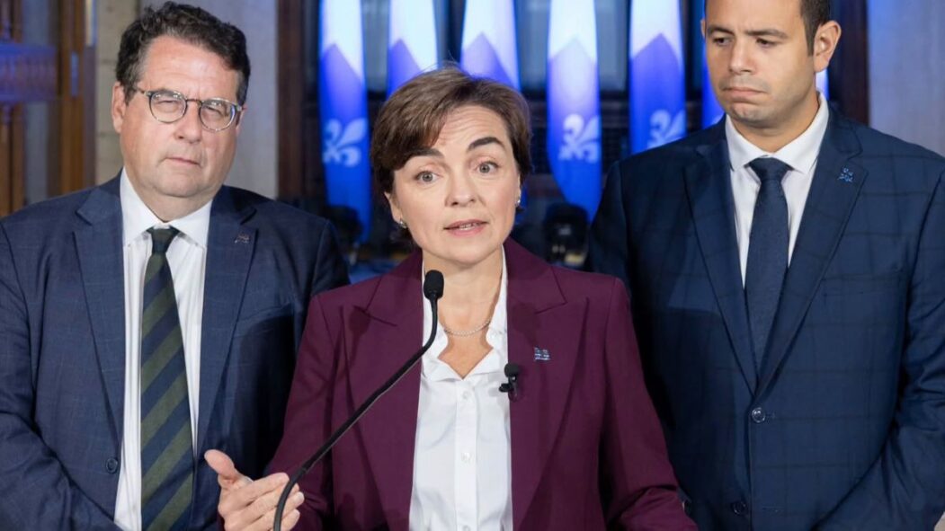 Christine Fréchette, accompagnée de Bernard Drainville et Samuel Poulin.