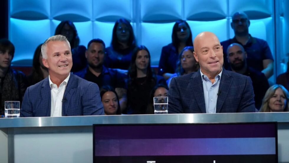 Martin St-Louis et Kent Hughes sur le plateau de Tout le monde en parle.