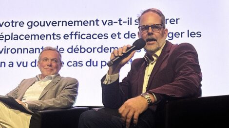 Alexandre Boulerice et Philippe Schnobb lors d'un débat sur le transport dans le Grand Montréal.
