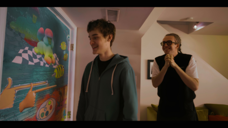 Deux jeunes participants de l'émission Méchant changement, sur Crave.