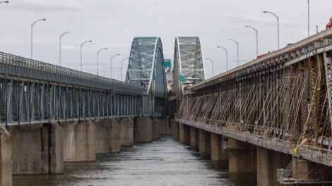 Le pont Honoré-Mercier.